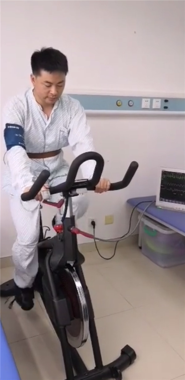 患者进行踏车运动.jpg